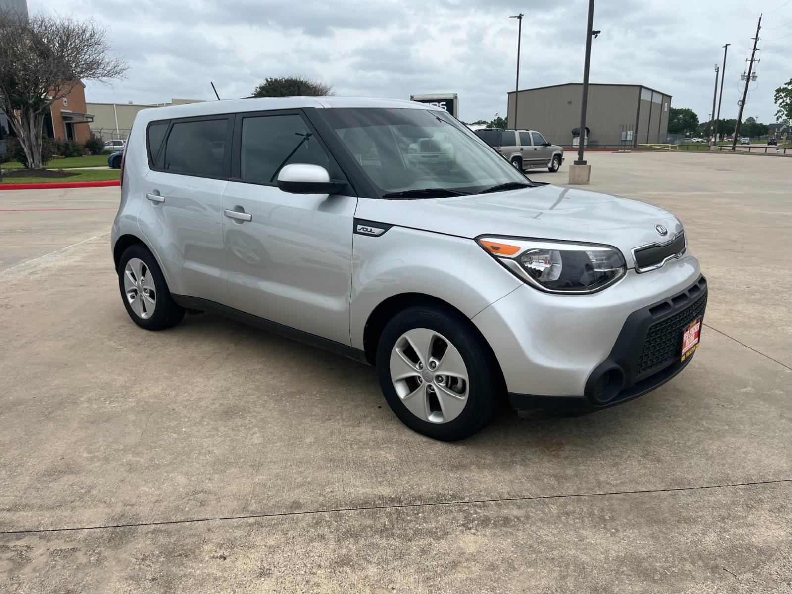 2016 SILVER /black Kia Soul Base 6A (KNDJN2A28G7) with an 1.6L L4 DOHC 16V engine, 6A transmission, located at 14700 Tomball Parkway 249, Houston, TX, 77086, (281) 444-2200, 29.928619, -95.504074 - Photo #0